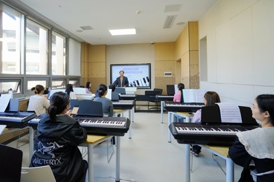 益阳市文化馆第一期电钢琴公益培训班开班